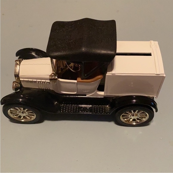 ERTL 1918 Runabout Bank - Picture 2 of 8